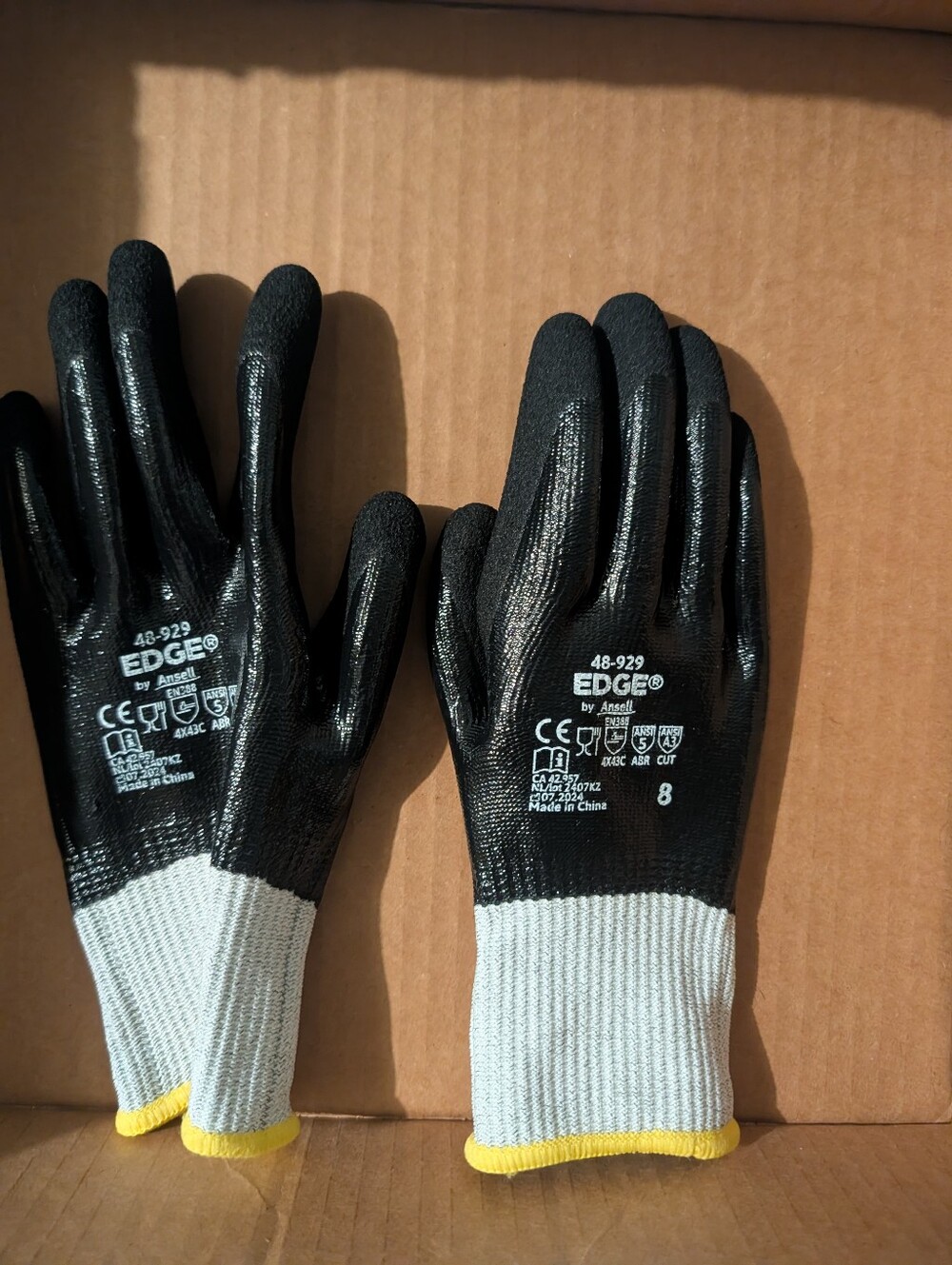 Ansell EDGE 48-929 Cut Resistant Nitrile Work Gloves Size 8 - NEW